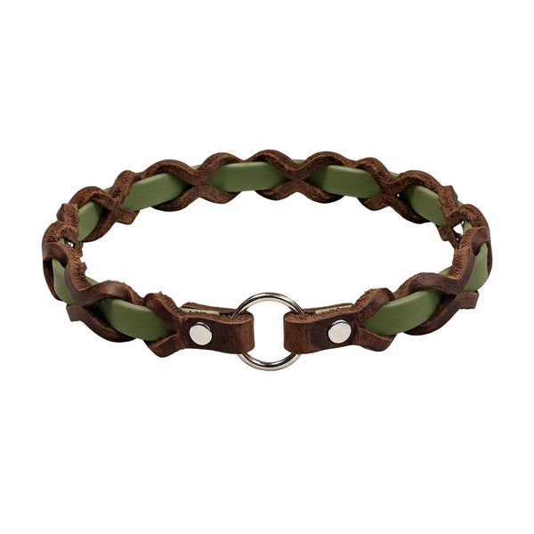 Halsband „Farbrausch light“ in Oliv, geflochten mit dunkelbraunem Fettleder (Beispielfoto mit Chrom-Beschlag)