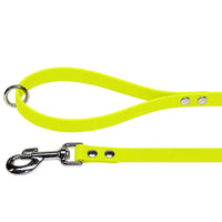 Biothane-Schleppleine mit Handschlaufe in Neongelb mit Chromring an der Schlaufe und Chrom-Karabiner mit zwei Nieten