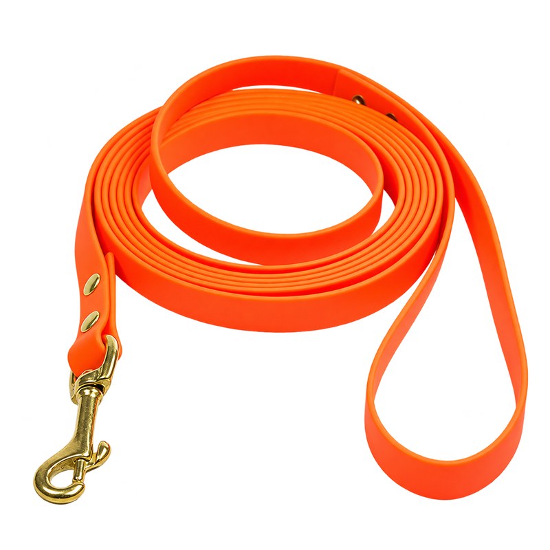 Biothane-Schleppleine mit Handschlaufe in Neonorange, aufgerollt, mit Messing-Karabiner und Messingnieten