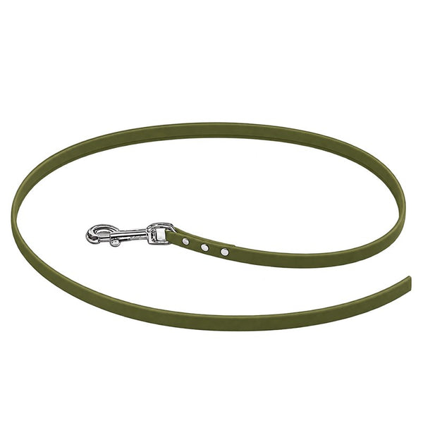 Biothane-Schleppleine ohne Handschlaufe in Oliv, locker zum Kreis gelegt, mit Chrom-Karabiner und drei Nieten