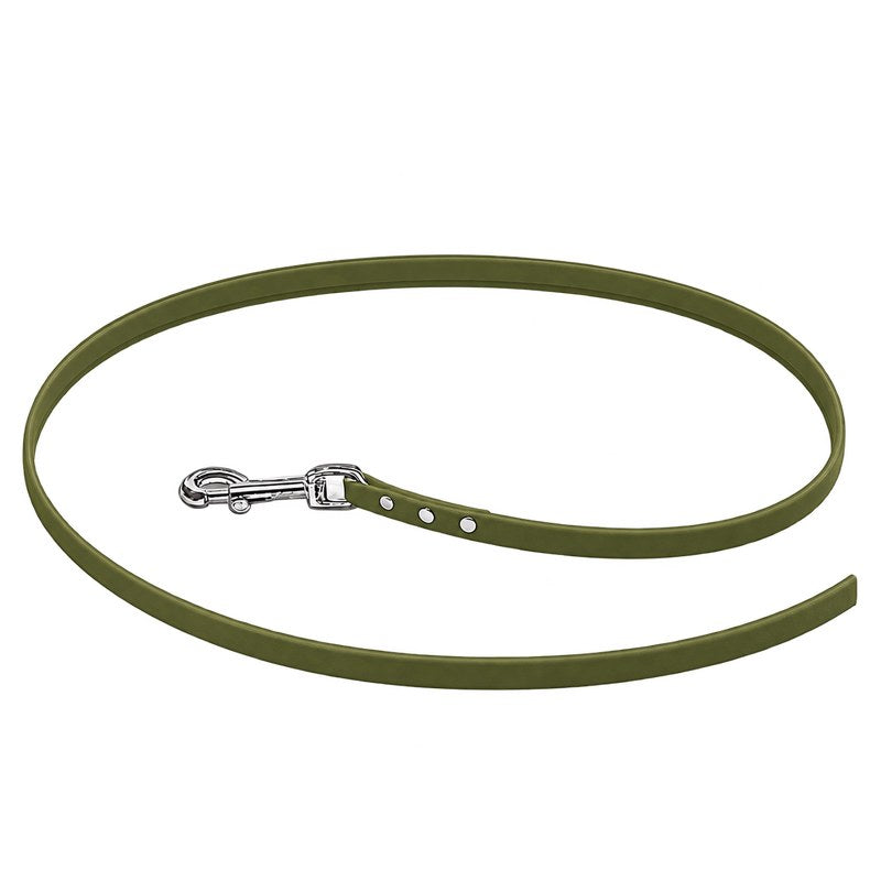 Biothane-Schleppleine ohne Handschlaufe in Oliv, locker zum Kreis gelegt, mit Chrom-Karabiner und drei Nieten