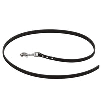 Biothane-Schleppleine ohne Handschlaufe in Schwarz, locker zum Kreis gelegt, mit Chrom-Karabiner und drei Nieten