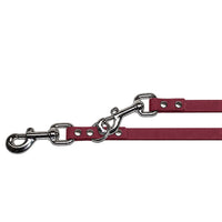 Detail: zwei Chrom-Karabiner mit Wirbel und O-Ring an der Biothane-Verlängerungsleine in Bordeaux
