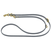 Verstellbare Verlängerungsleine aus Biothane in Grau, zwei Karabiner und O-Ringe in Messing