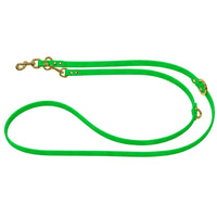 Verstellbare Verlängerungsleine aus Biothane in Neongrün, zwei Karabiner und O-Ringe in Messing