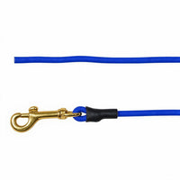 Runde Biothane-Schleppleine ohne Handschlaufe in Blau mit Messing-Karabiner und schwarzem Schrumpfschlauch
