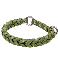Geflochtenes Fettleder-Halsband Braidy in Olivgrün mit Zugstopp-Riemen, Ösen und Ringen in Chrom