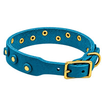 Fettleder-Halsband Pure Dots in Türkis, Schnallenseite mit D-Ring, Ösen und Nieten in Messing
