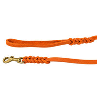 Detail: Handschlaufe und Messing-Karabiner mit geflochtenen Übergängen an der Schleppleine in Orange