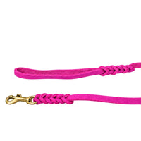 Detail: Handschlaufe und Messing-Karabiner mit geflochtenen Übergängen an der Schleppleine in Pink