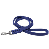 Breite Fettlederleine mit Handschlaufe in kräftigem Blau, geflochtenes Ende mit silberfarbenem Karabiner
