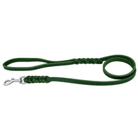 Fettlederleine in Tannengrün mit Handschlaufe, zwei Flechtstellen und Edelstahlkarabiner
