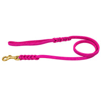 Fettlederleine in Pink mit Handschlaufe, zwei Flechtstellen und Karabiner aus Messing