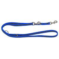 Verstellbare gummierte Leine in Royalblau mit anthrazitfarbenem Mittelstreifen, zwei silberne Karabiner und zwei Ringe