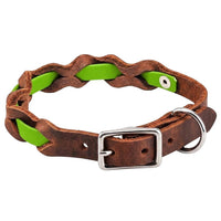 Halsband „Braidy Farbrausch“ in Apfelgrün, geflochten mit dunkelbraunem Fettleder, Schnalle und D-Ring in Chrom