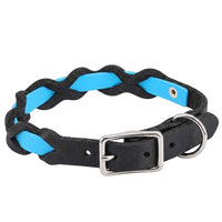 Halsband „Braidy Farbrausch“ in Azur, geflochten mit schwarzem Fettleder, Schnalle und D-Ring in Chrom