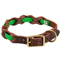 Halsband „Braidy Farbrausch“ in Neon-grün, geflochten mit dunkelbraunem Fettleder, Schnalle und D-Ring aus Messing