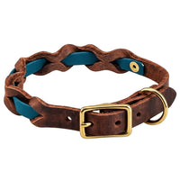 Halsband „Braidy Farbrausch“ in Petrol, geflochten mit dunkelbraunem Fettleder, Schnalle und D-Ring aus Messing