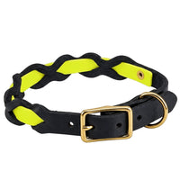 Halsband „Braidy Farbrausch“ in Neon-gelb, geflochten mit schwarzem Fettleder, Schnalle und D-Ring aus Messing