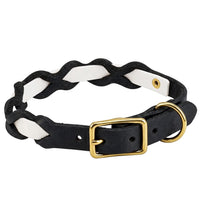 Halsband „Braidy Farbrausch“ in Weiß, geflochten mit schwarzem Fettleder, Schnalle und D-Ring aus Messing