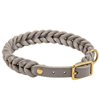 Geflochtenes Fettleder-Halsband Braidy in Grau mit Dornschnalle und D-Ring in Messing