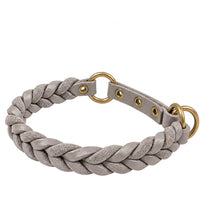 Geflochtenes Fettleder-Halsband Braidy in Grau mit Zugstopp-Riemen, Ösen und Ringen in Messing