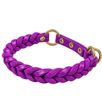 Geflochtenes Fettleder-Halsband Braidy in Lila mit Zugstopp-Riemen, Ösen und Ringen in Messing