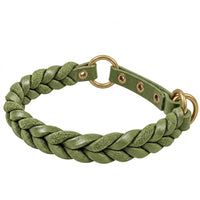 Geflochtenes Fettleder-Halsband Braidy in Olivgrün mit Zugstopp-Riemen, Ösen und Ringen in Messing