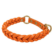 Geflochtenes Fettleder-Halsband Braidy in Orange mit Zugstopp-Riemen, Ösen und Ringen in Messing