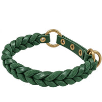 Geflochtenes Fettleder-Halsband Braidy in Tannengrün mit Zugstopp-Riemen, Ösen und Ringen in Messing