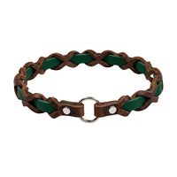 Halsband „Farbrausch light“ in Dunkelgrün, geflochten mit dunkelbraunem Fettleder, Ring und Nieten in Chrom