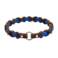 Halsband „Farbrausch light“ in Blau, geflochten mit dunkelbraunem Fettleder (Beispielfoto mit Chrom-Beschlag)