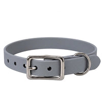 Biothane-Halsband in Grau mit rechteckiger Dornschnalle und D-Ring aus Chrom, Vorderansicht