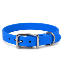 Biothane-Halsband in Mittelblau mit rechteckiger Dornschnalle und D-Ring aus Chrom, Vorderansicht