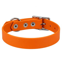 Biothane-Halsband in Neon-Orange von hinten mit drei Nieten, D-Ring und Dornschnalle aus Chrom