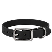 Biothane-Halsband in Schwarz mit rechteckiger Dornschnalle und D-Ring aus Chrom, Vorderansicht