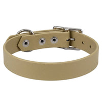 Biothane-Halsband in Tan von hinten mit drei Nieten, D-Ring und Dornschnalle aus Chrom