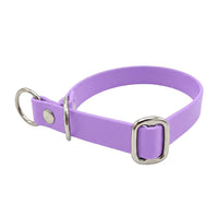 Biothane-Halsband in Flieder mit Zugstopp, D-Ring und Gleitring aus Chrom, seitliche Ansicht