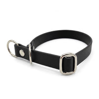 Biothane-Halsband in Schwarz mit Zugstopp, D-Ring und Gleitring aus Chrom, seitliche Ansicht