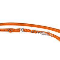 Detail: Karabinerhaken, Ringe und Flechtung am Verbindungsstück der Jagdleine in Orange