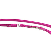Detail: Karabinerhaken, Ringe und Flechtung am Verbindungsstück der Jagdleine in Pink
