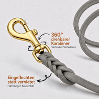 Detail: drehbarer Messingkarabiner mit eingeflochtenem Ende an Fettleder-Verlängerungsleine in Grau